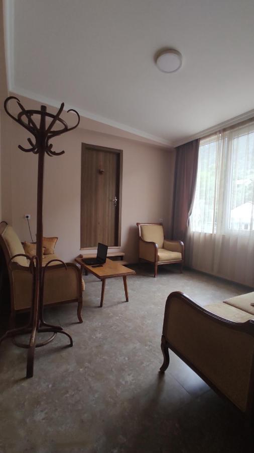 Guesthouse Mabu - 4 Newly Built Rooms In The Heart Of Mestia Bagian luar foto
