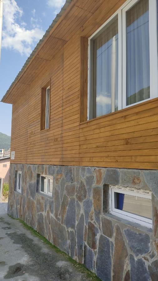 Guesthouse Mabu - 4 Newly Built Rooms In The Heart Of Mestia Bagian luar foto